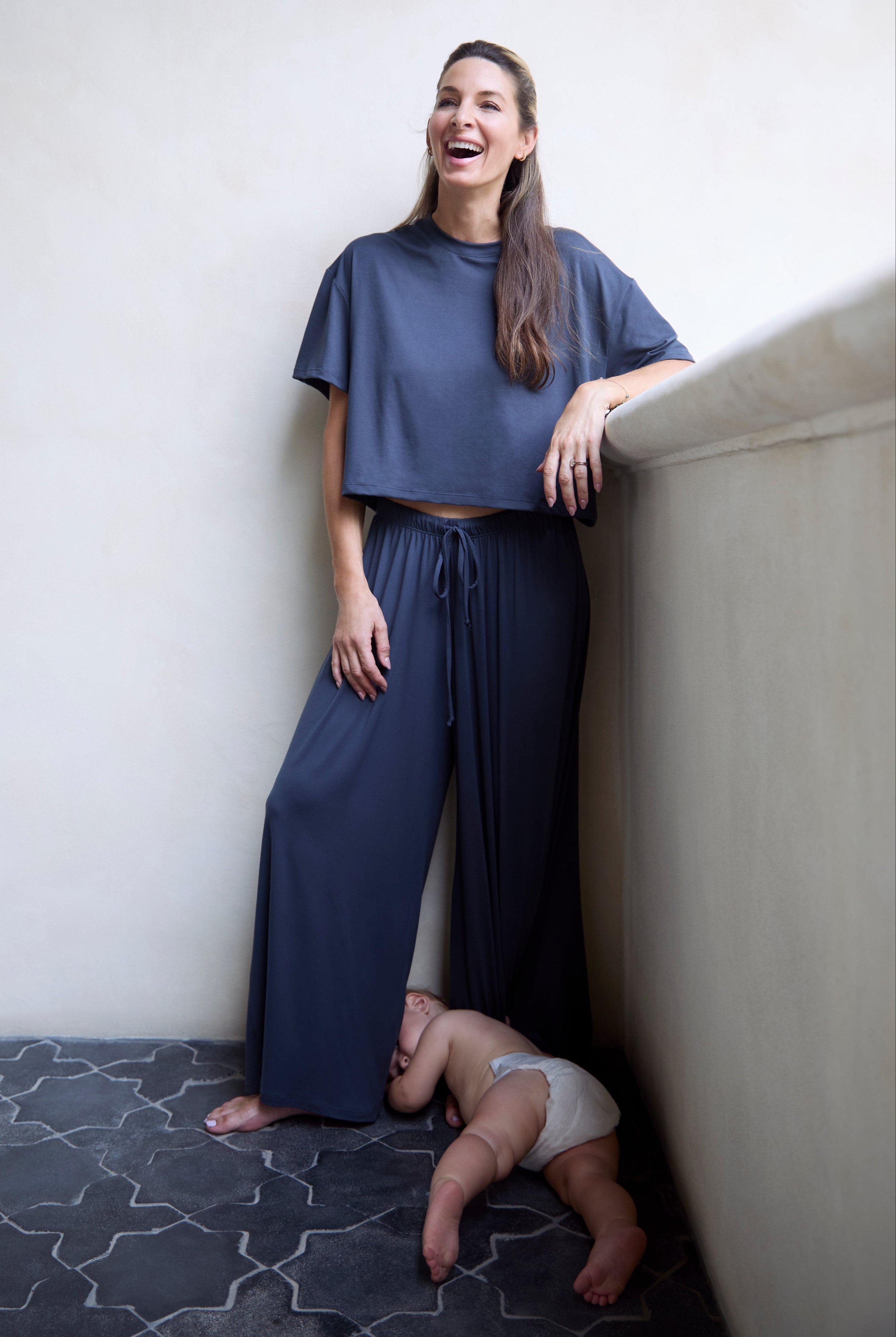 Bumpsuit Maternity The Cloud Short Sleeve Crop Tee in cement color