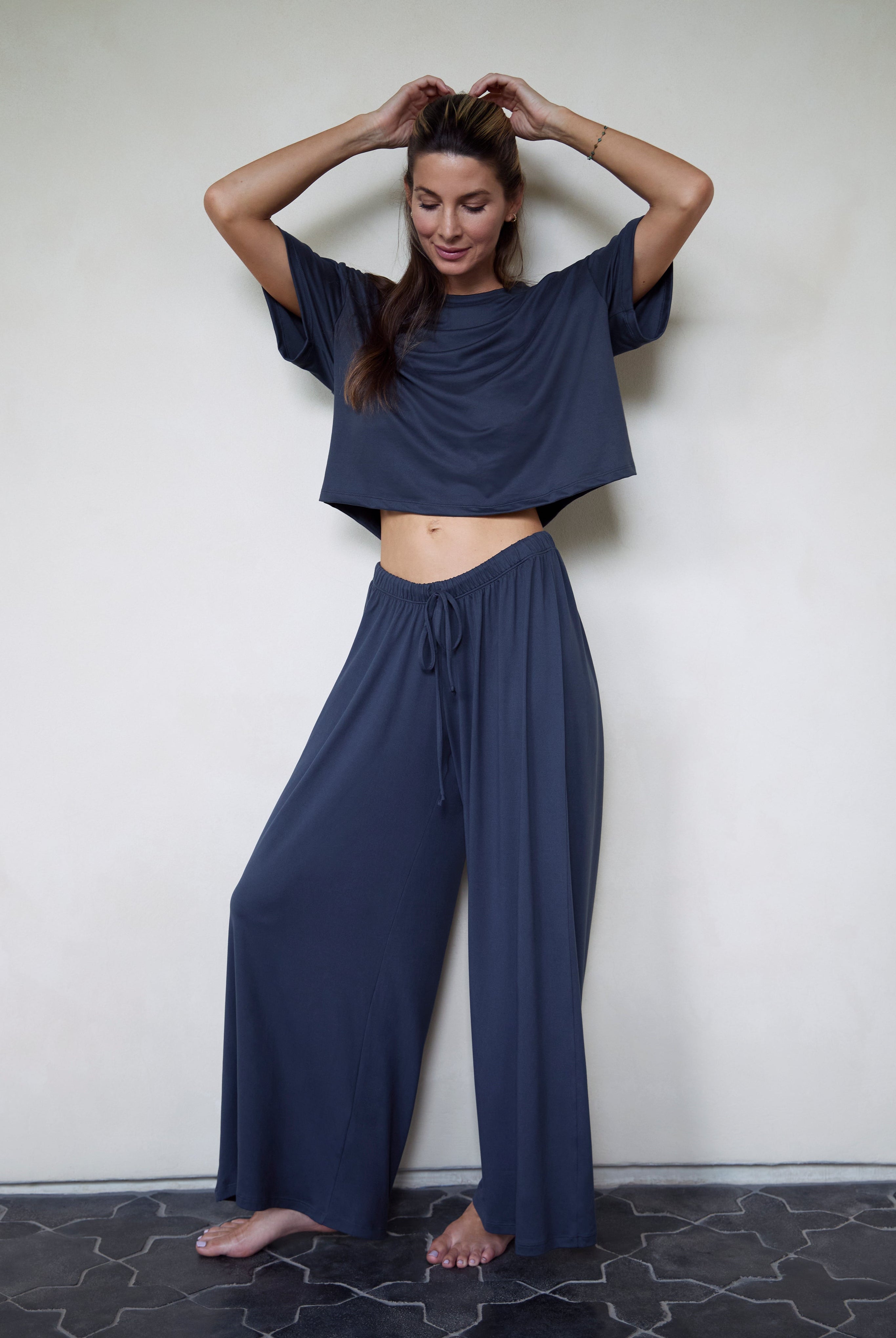 Bumpsuit Maternity The Cloud Short Sleeve Crop Tee in cement color