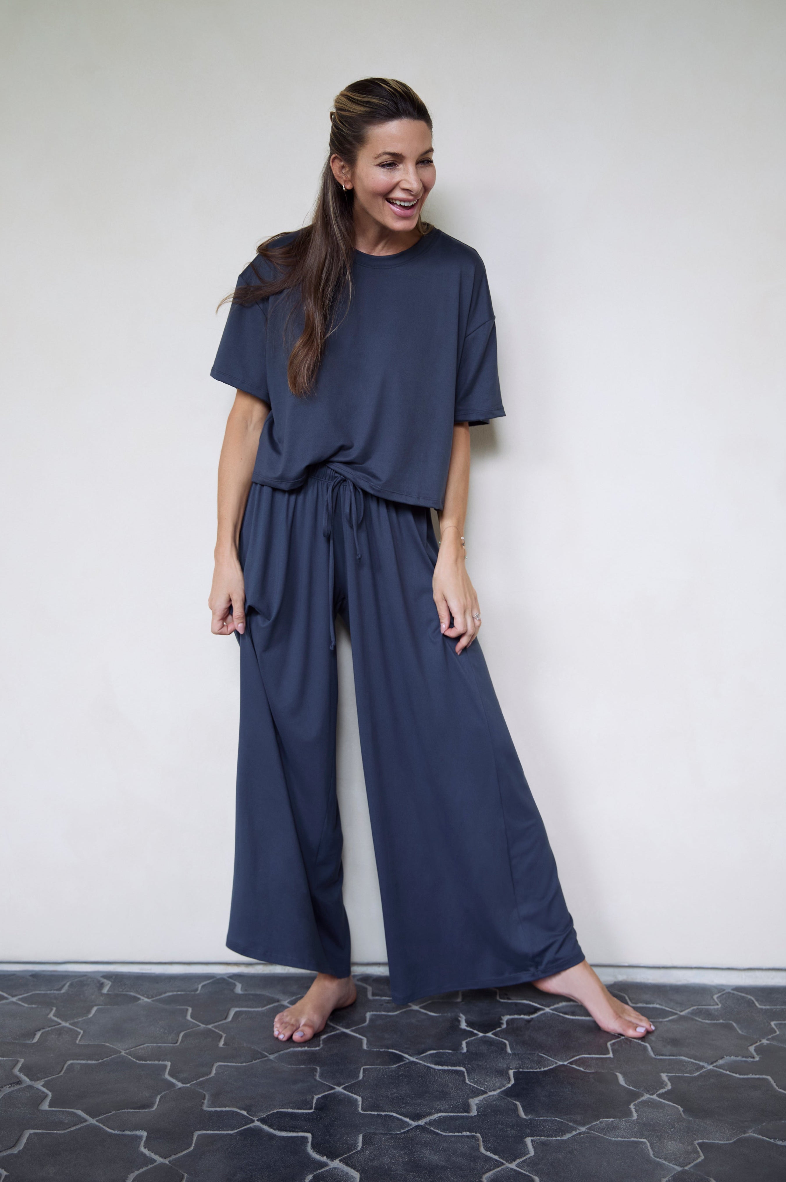 Bumpsuit Maternity The Cloud Short Sleeve Crop Tee in cement color