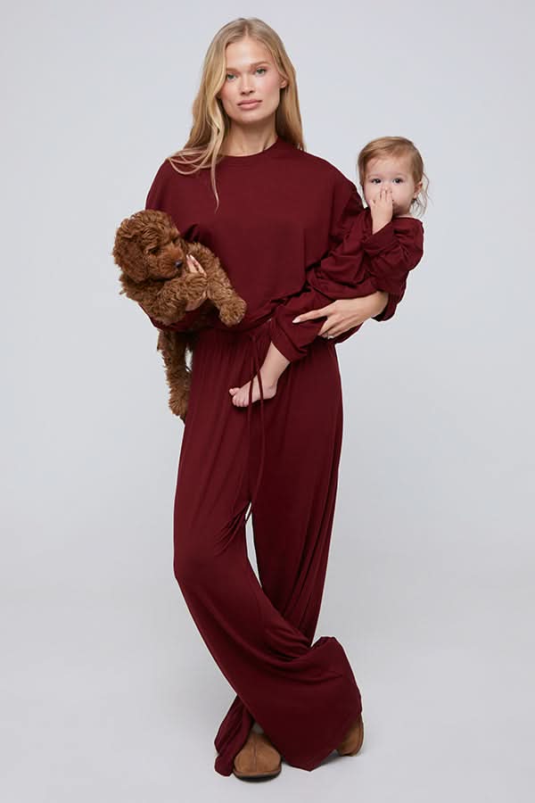 the cloud slim pant in burgundy