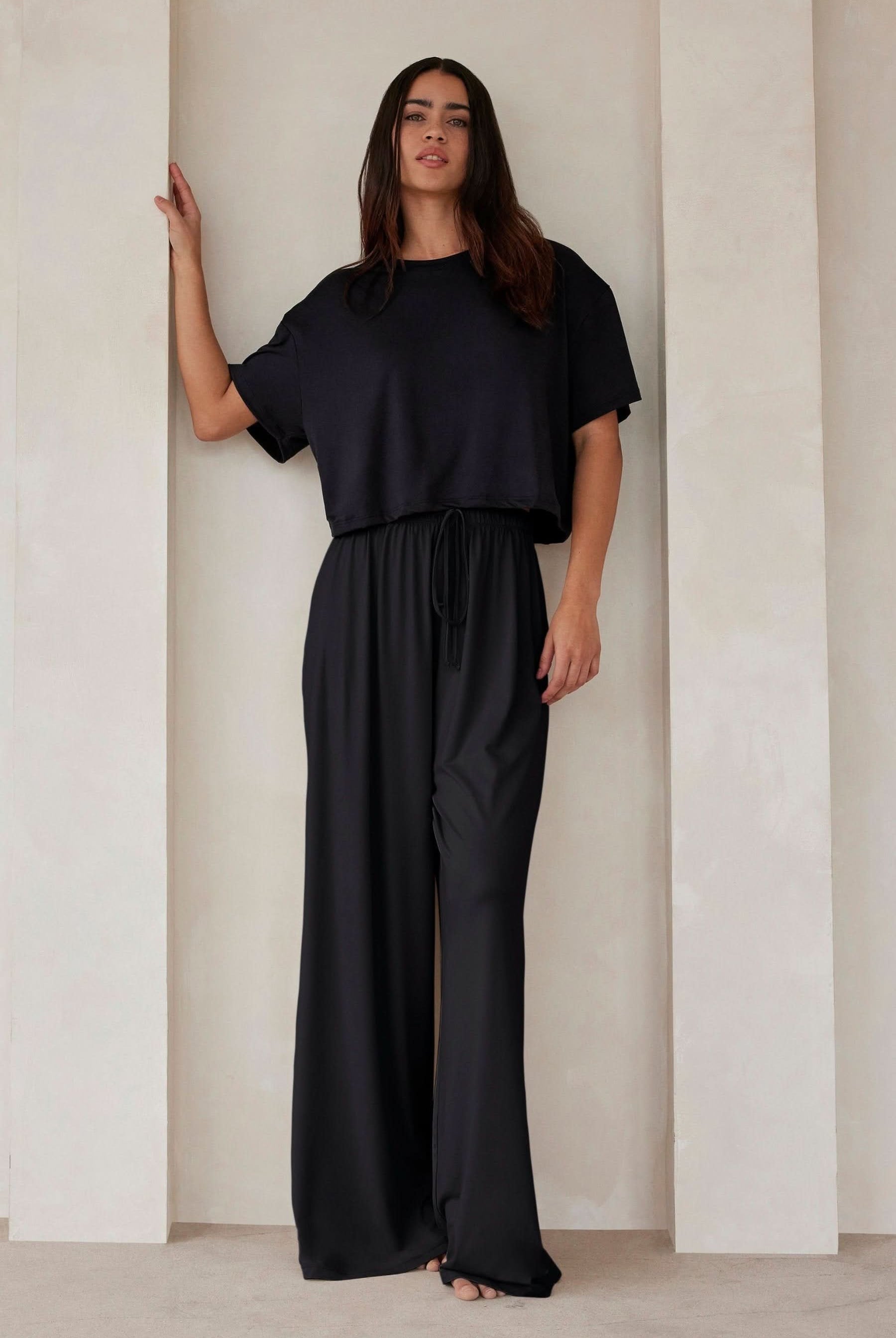 Bumpsuit Maternity The Cloud Short Sleeve Crop Tee in Black