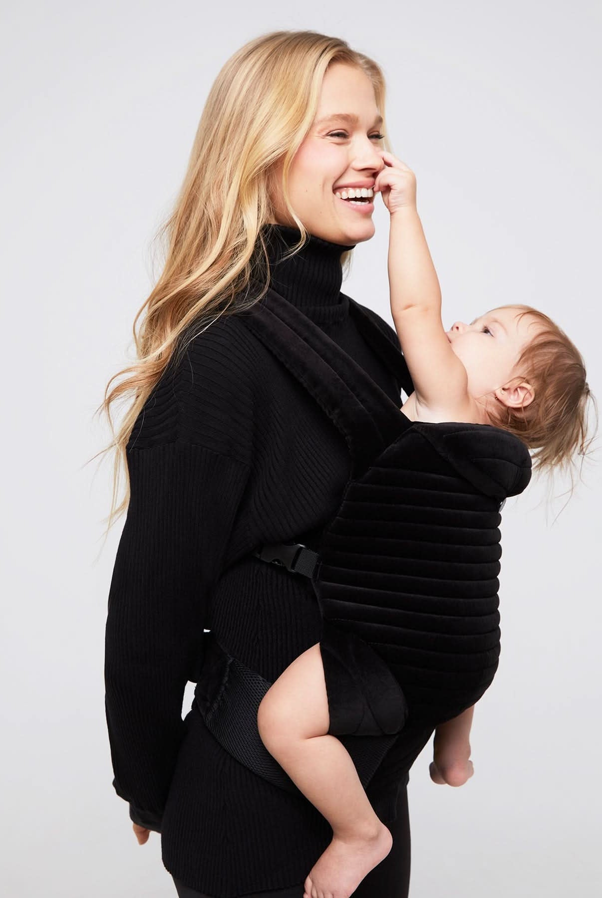 the armadillo baby carrier in black velvet