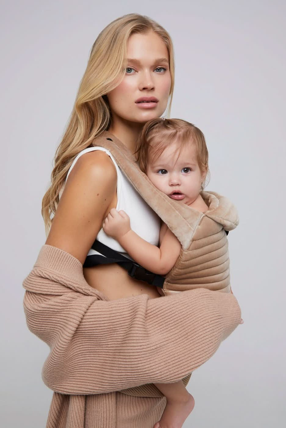 bumpsuit the armadillo baby carrier in dune