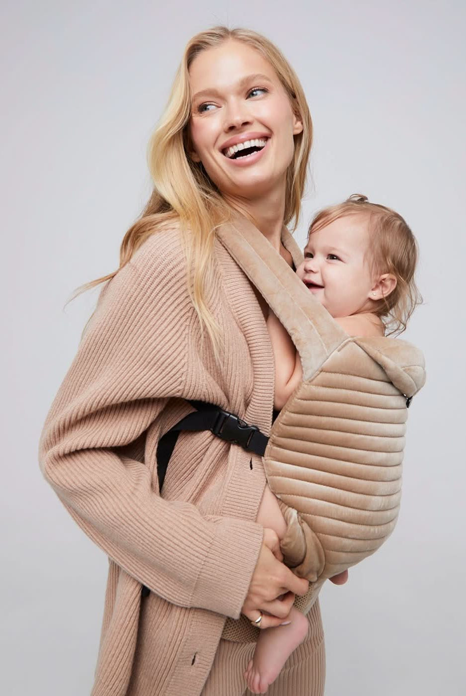 bumpsuit the armadillo baby carrier in dune