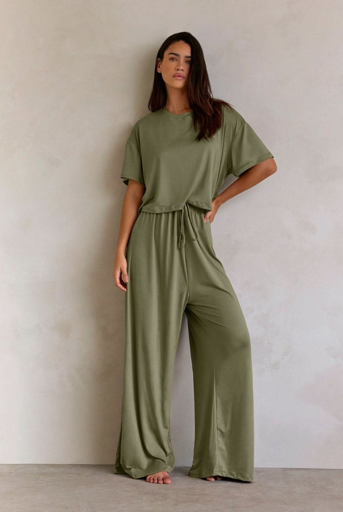 the cloud slim pant and crop tee in moss