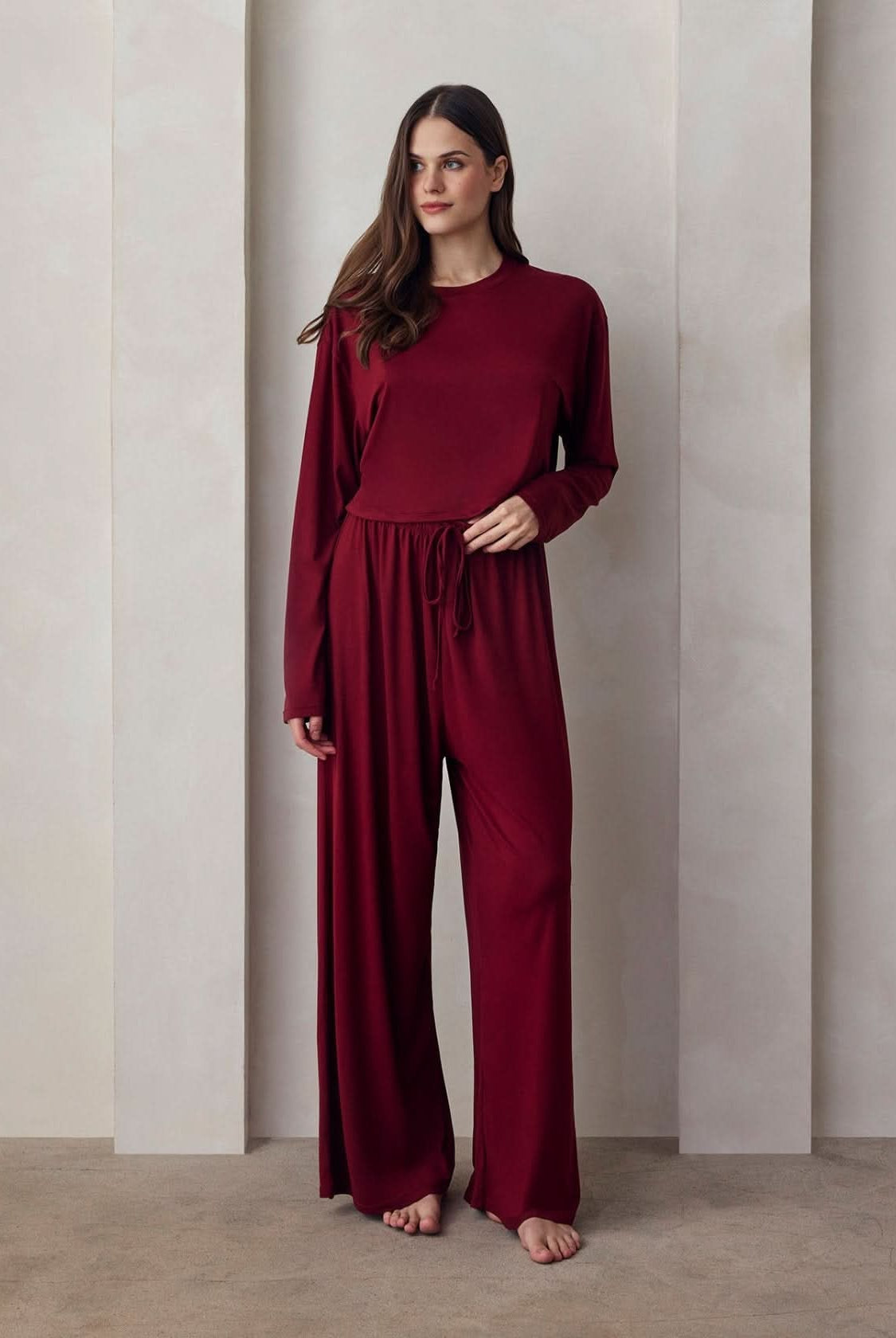 the cloud slim pant in burgundy