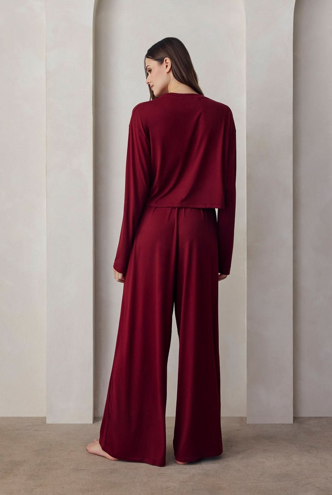 the cloud slim pant in burgundy