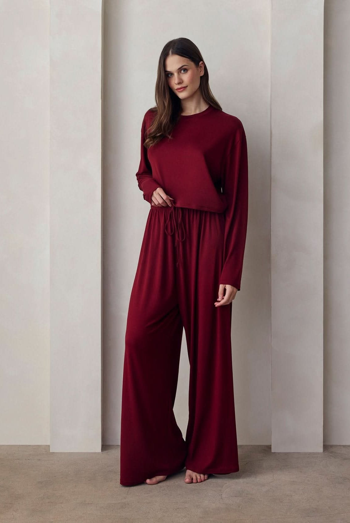 the cloud slim pant in burgundy