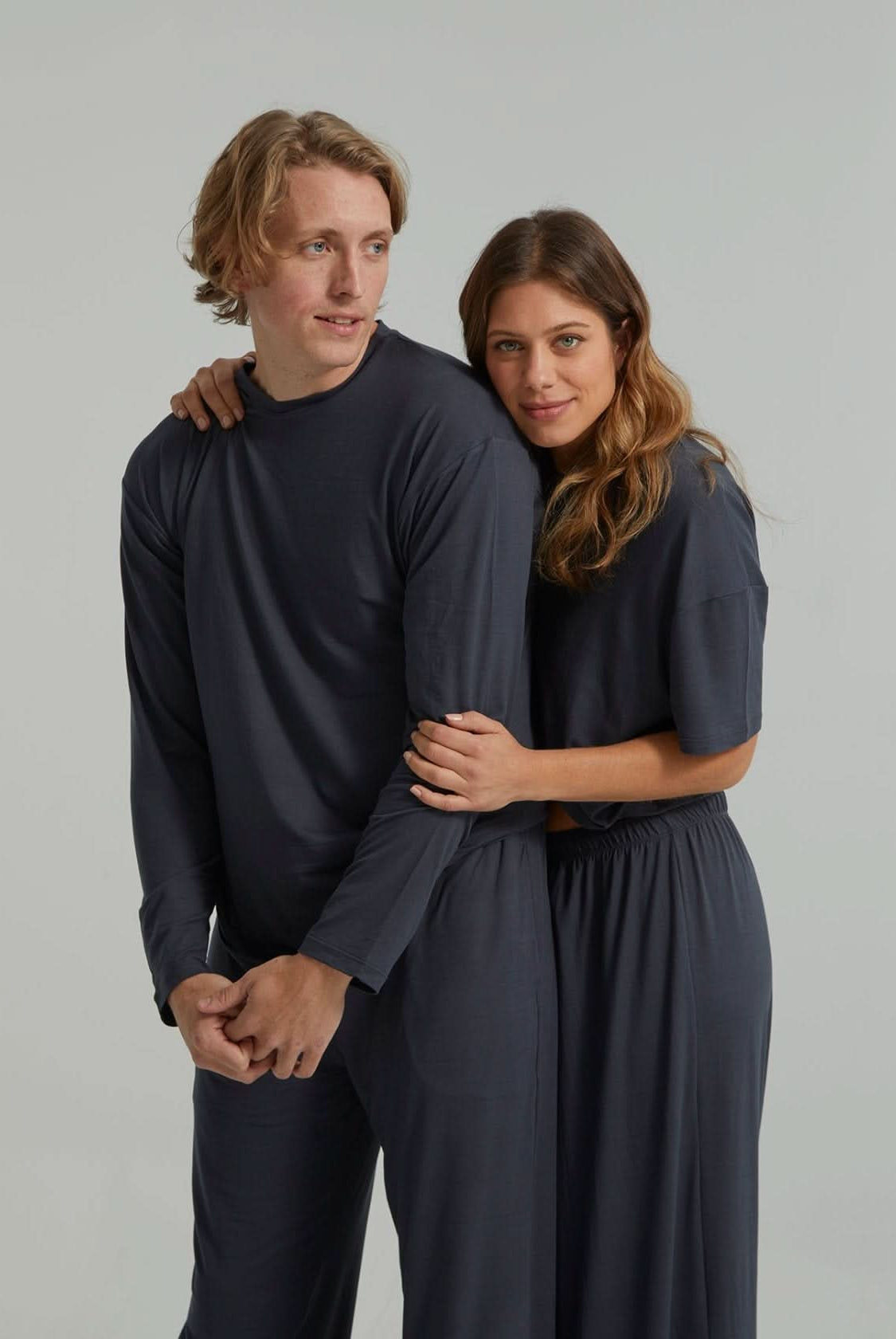 mens the cloud longsleeve tee cement