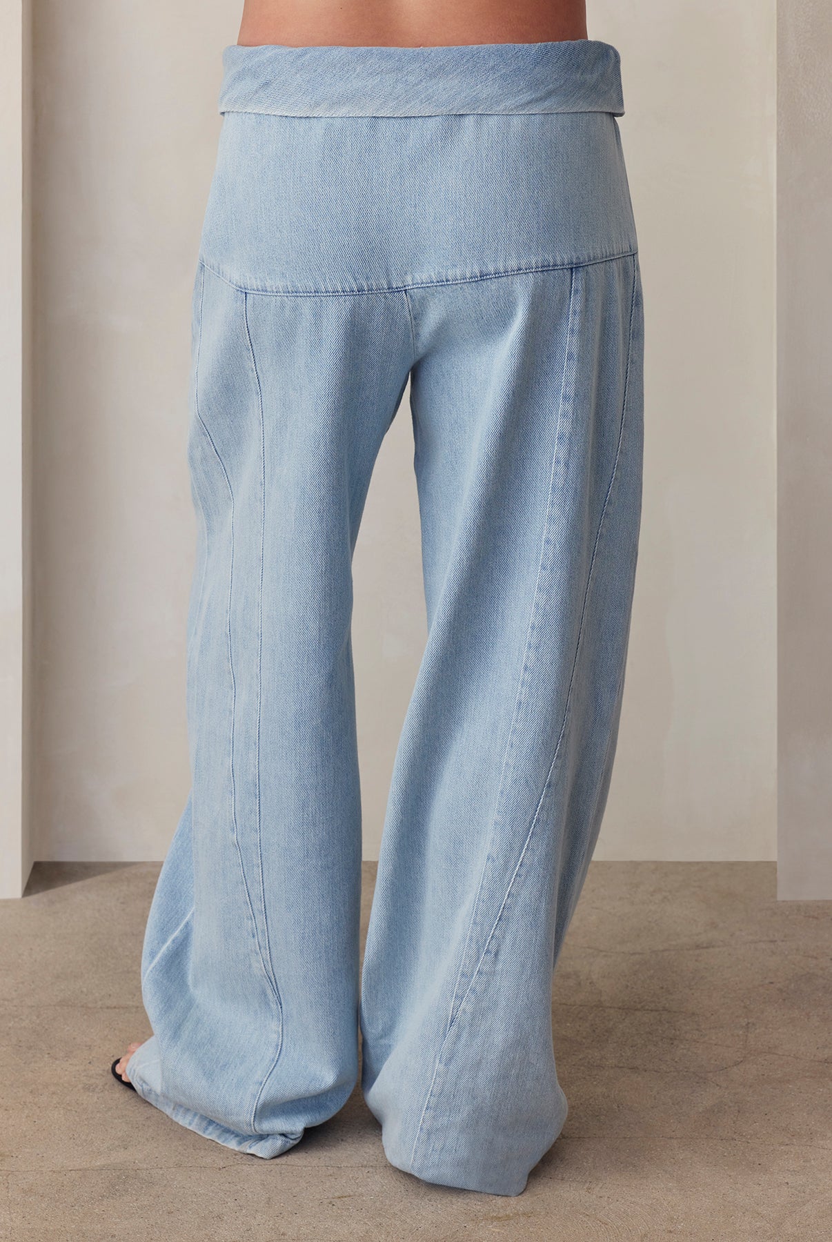 the denim oversized painter jean in light blue wash