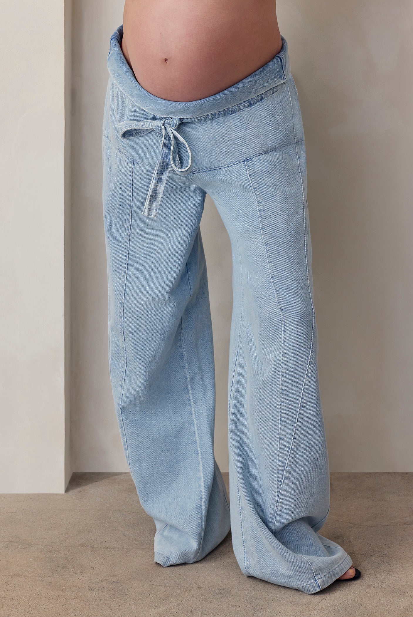 the denim oversized painter jean in light blue wash