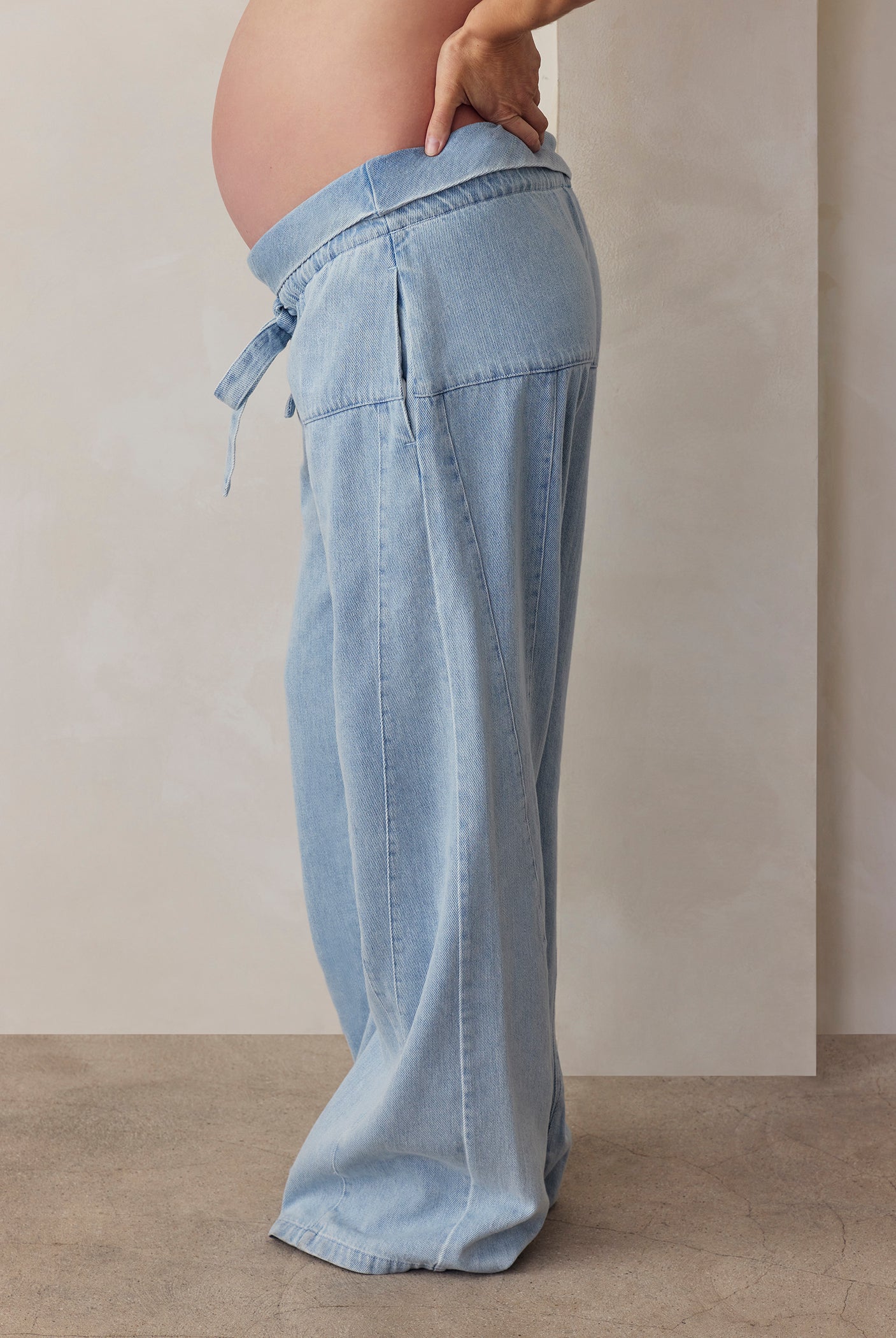 the denim oversized painter jean in light blue wash