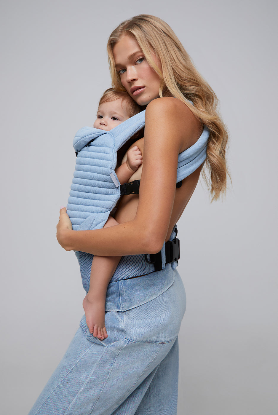 the armadillo baby carrier by bumpsuit in light denim