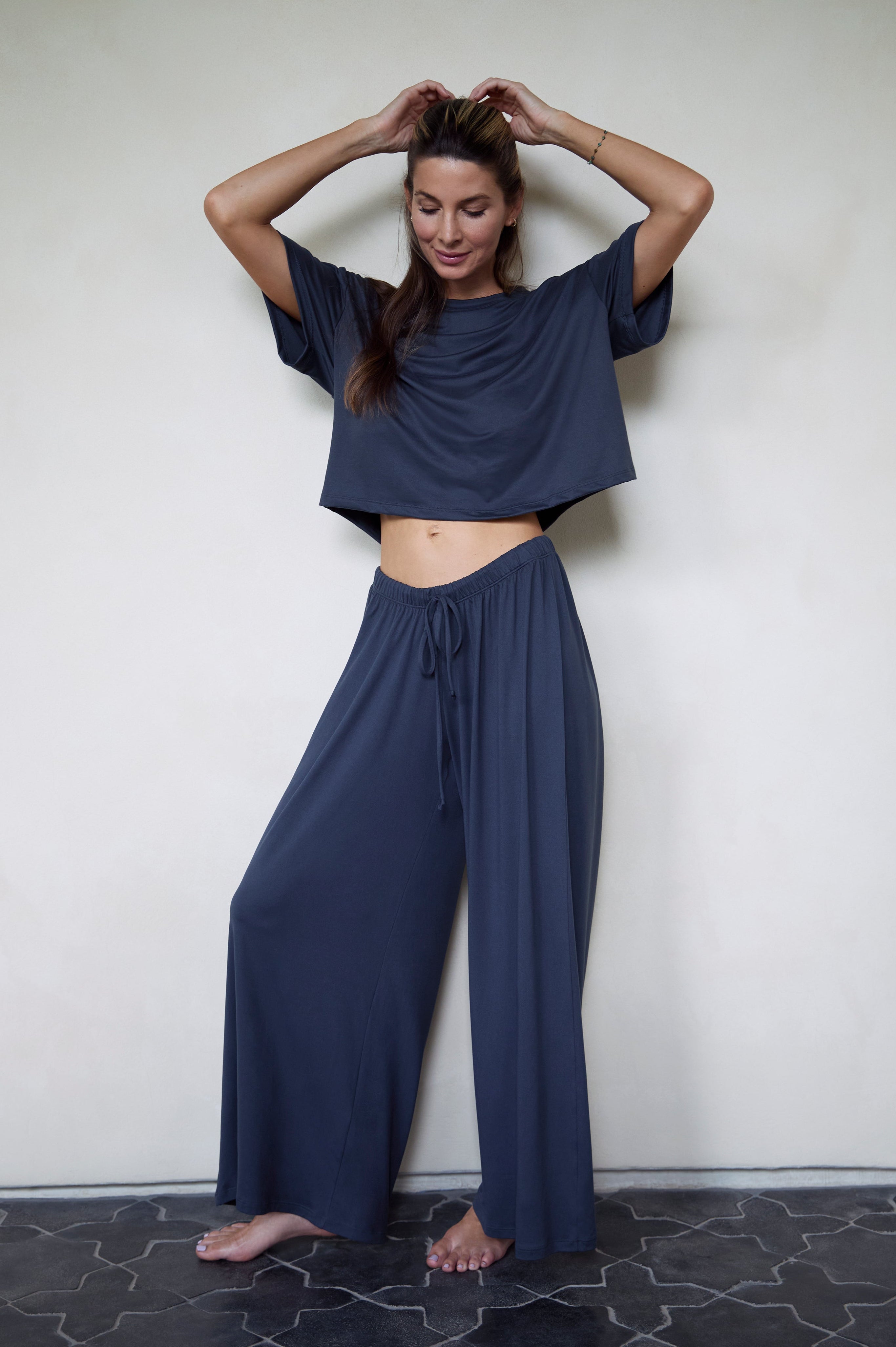 Bumpsuit Maternity The Cloud Short Sleeve Crop Tee in cement color