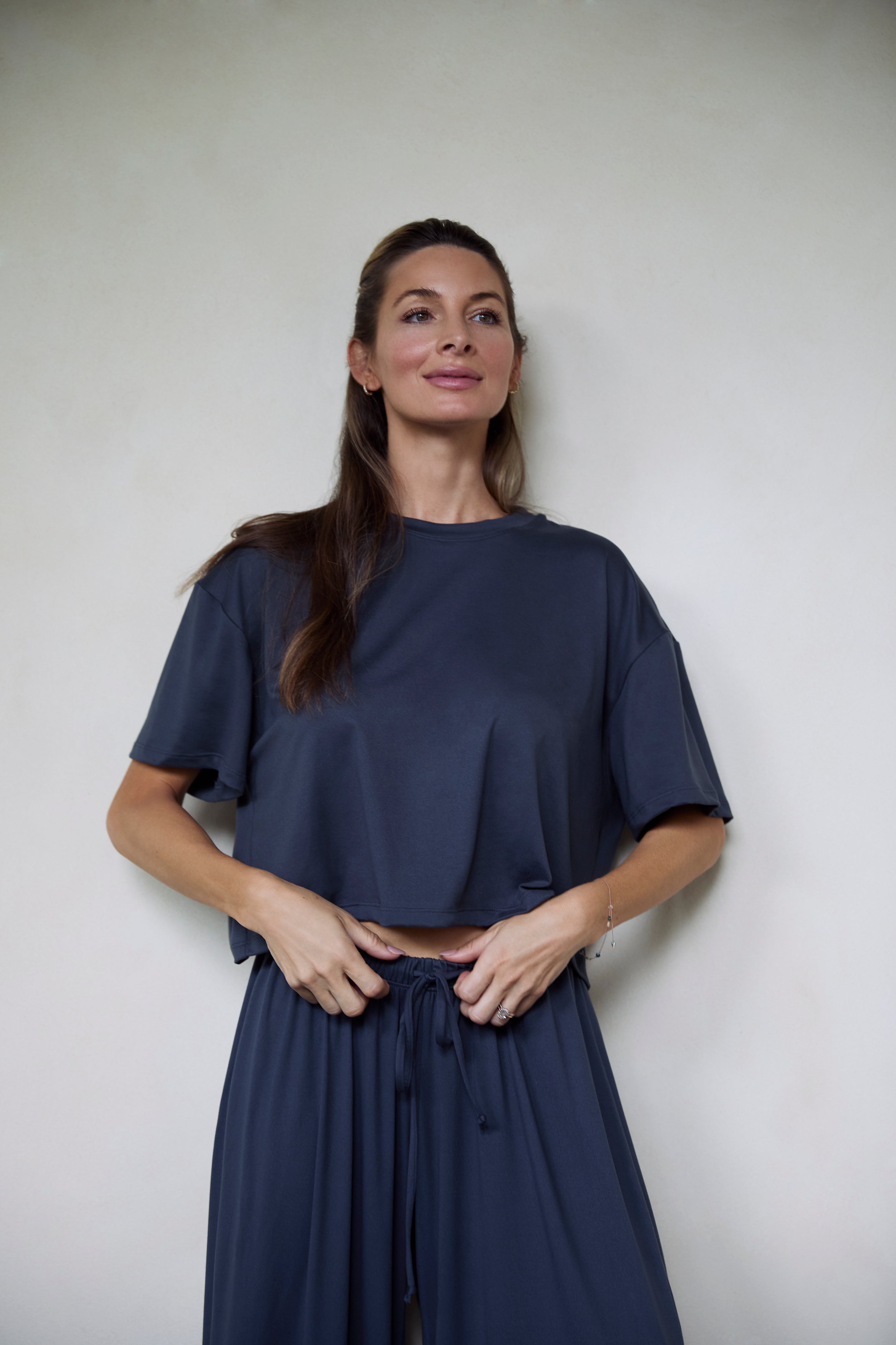 Bumpsuit Maternity The Cloud Short Sleeve Crop Tee in cement color