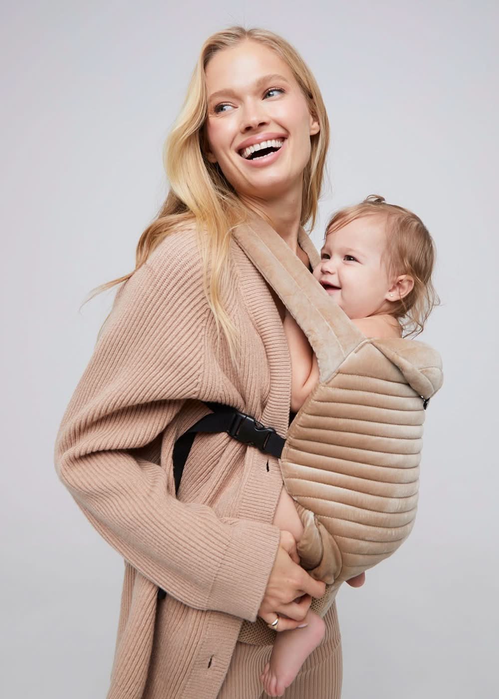 bumpsuit the armadillo baby carrier in dune