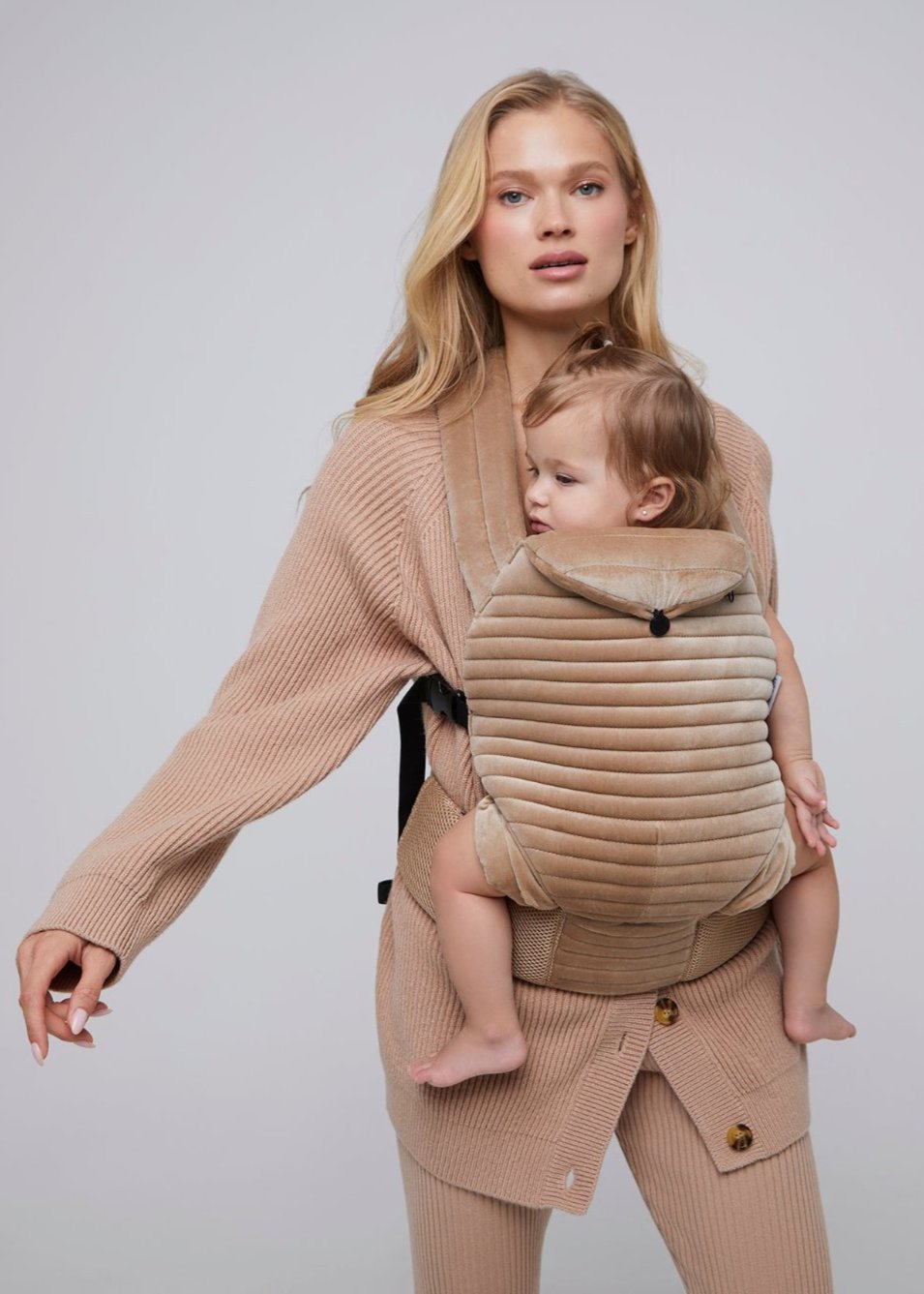 bumpsuit the armadillo baby carrier in dune