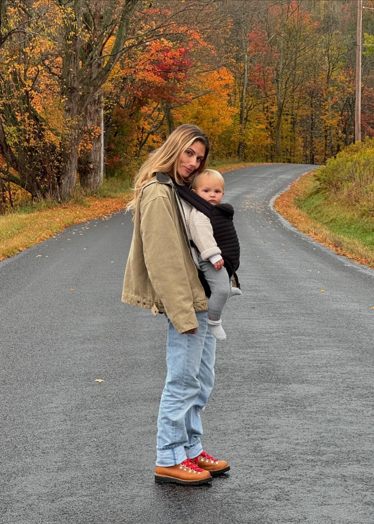 the armadillo baby carrier black