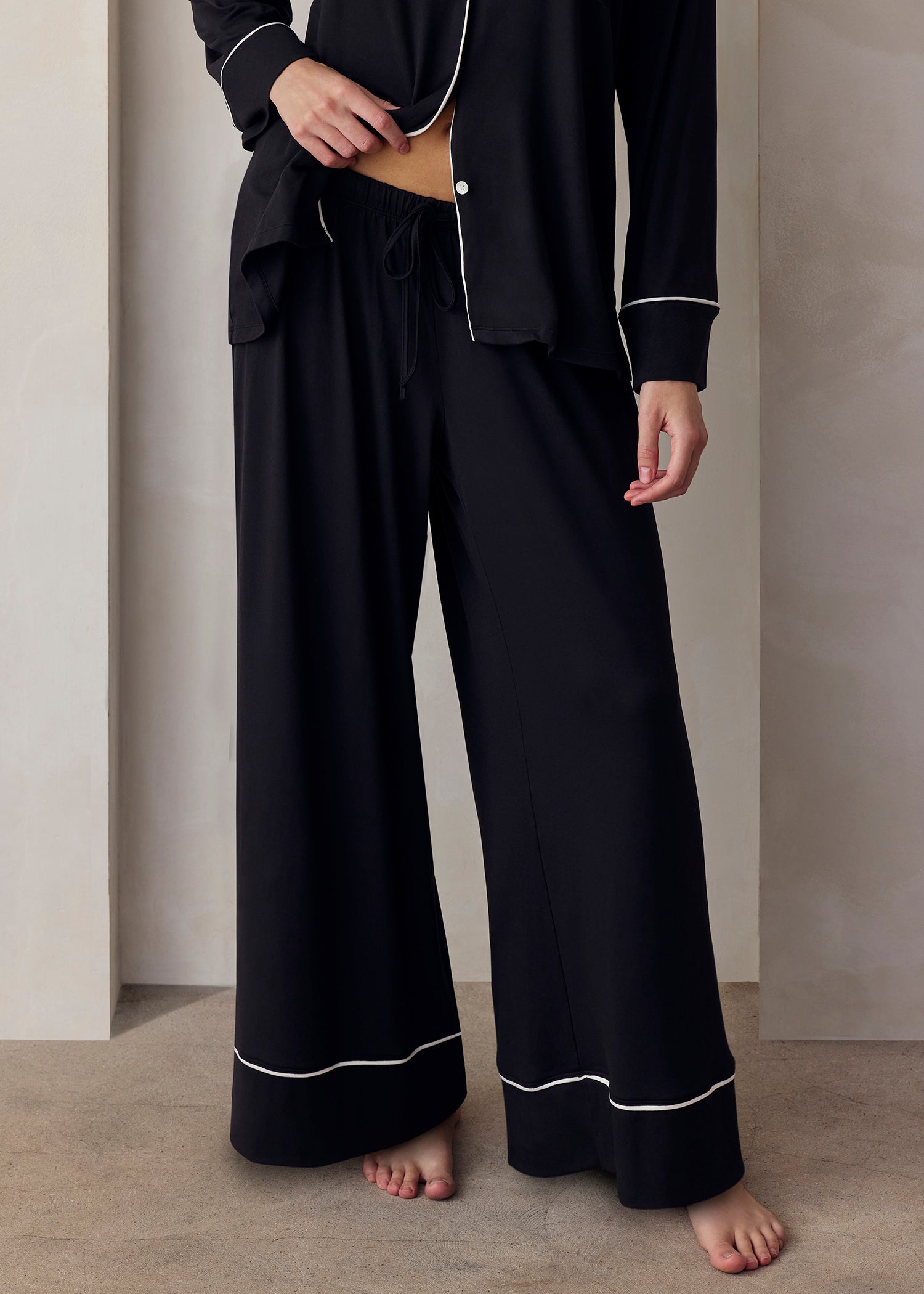 the cloud sleep set in black with white piping detail