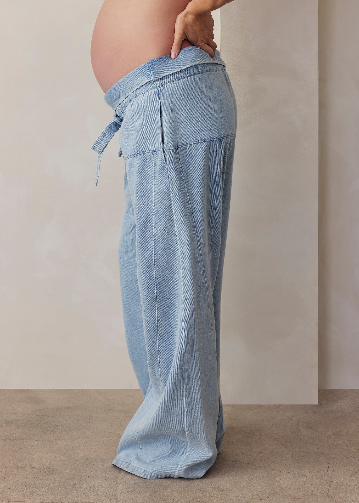 the denim oversized painter jean in light blue wash